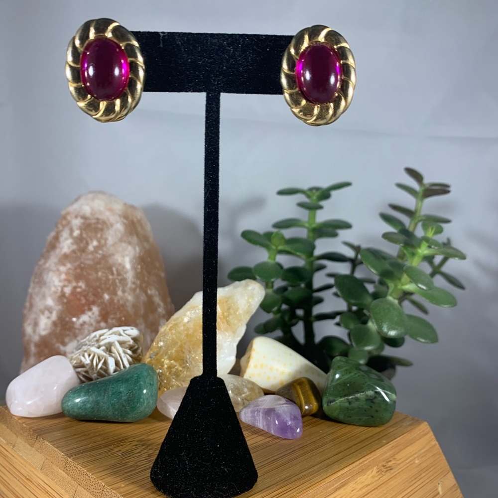 Fuchsia and gold vintage earrings